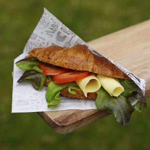 Täytetty juustocroissantti