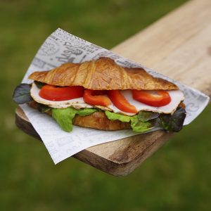 Täytetty kinkkucroissantti