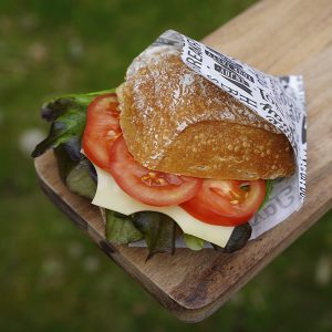 Täytetty juustosämpylä